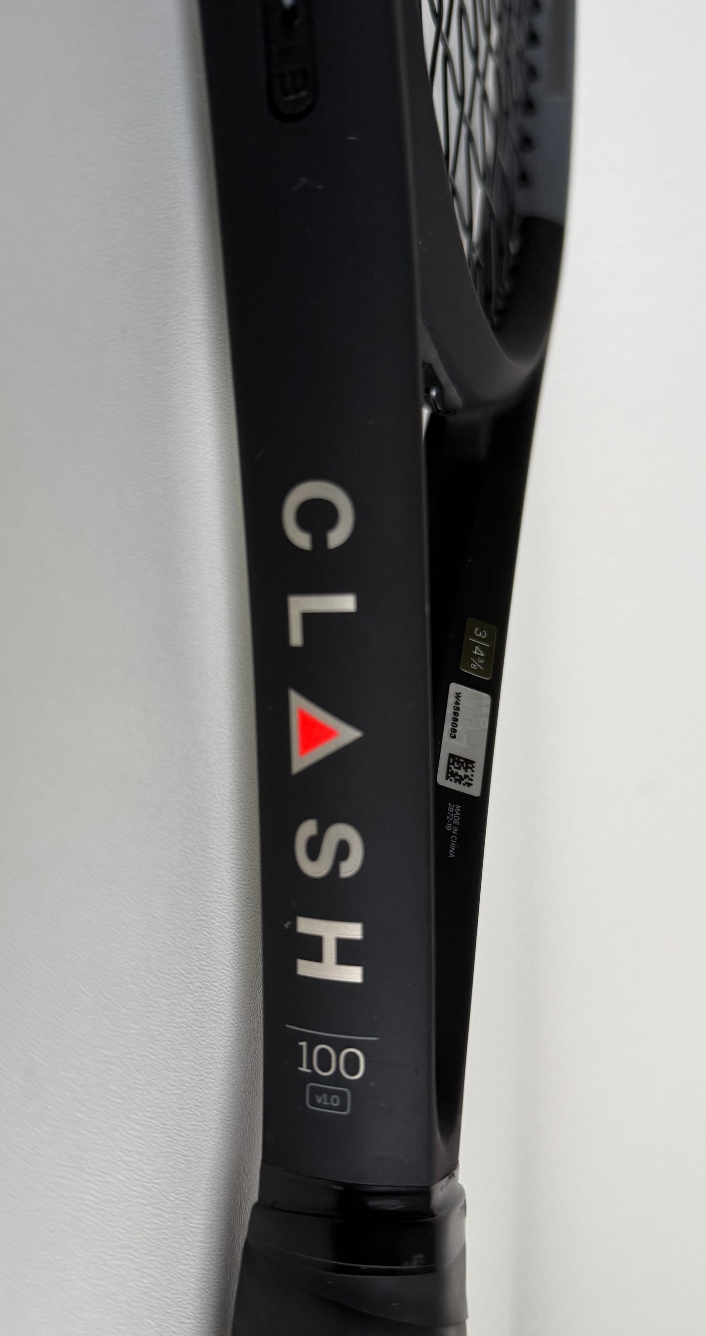 Wilson Clash 100 V1 Tennis Racket